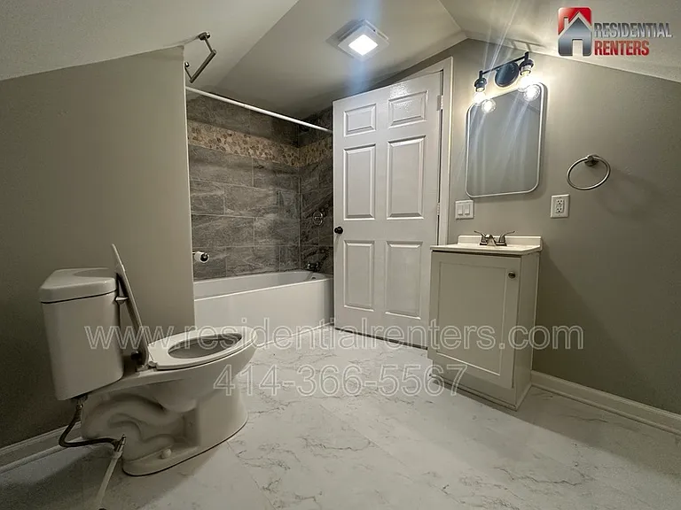 223 W Keefe Ave — Photo 4