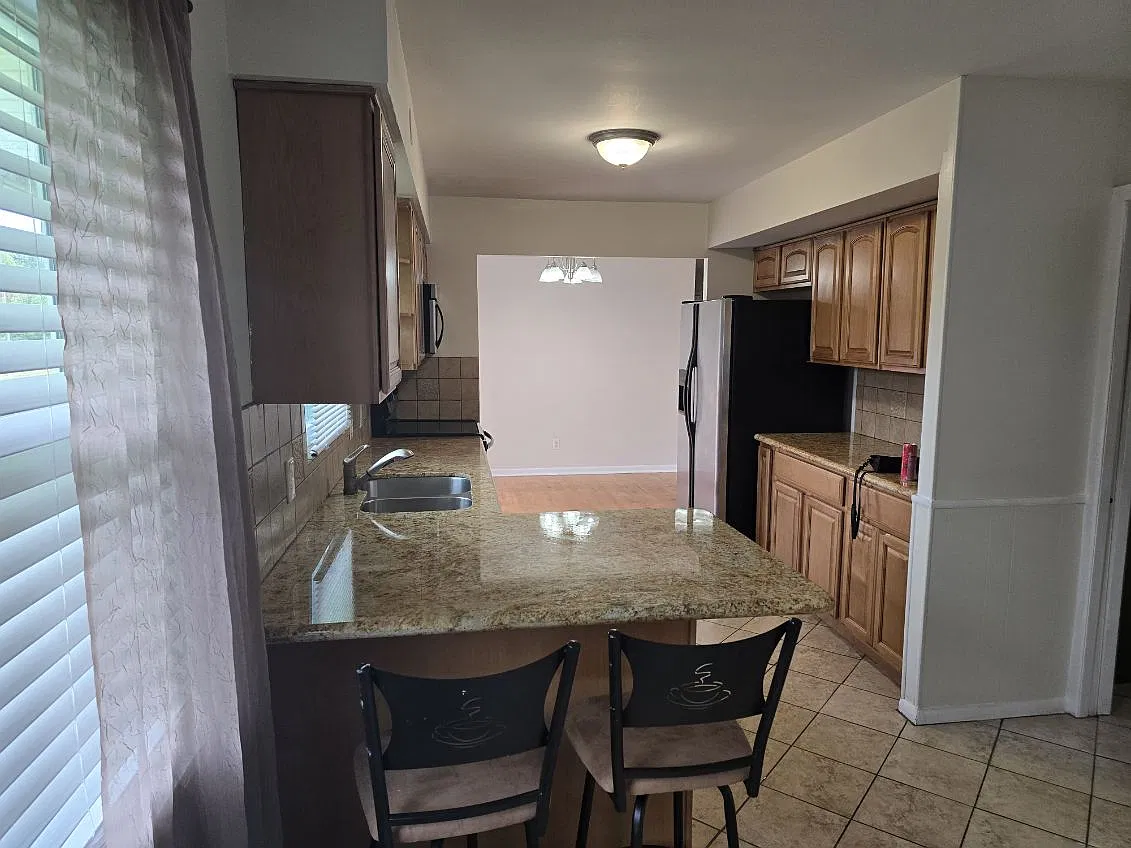3 bed, 2.5 bath, 1432 sqft, $2,200 — Photo 4
