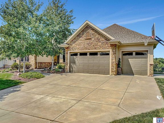 2nd image of 8610 Oakmont Dr