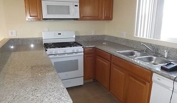 3rd image of 420 W 20th St