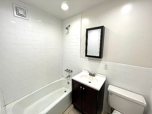 4th image of 1674 3rd Ave APT 3B