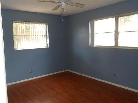 3rd image of 4530 SW 43rd Ave