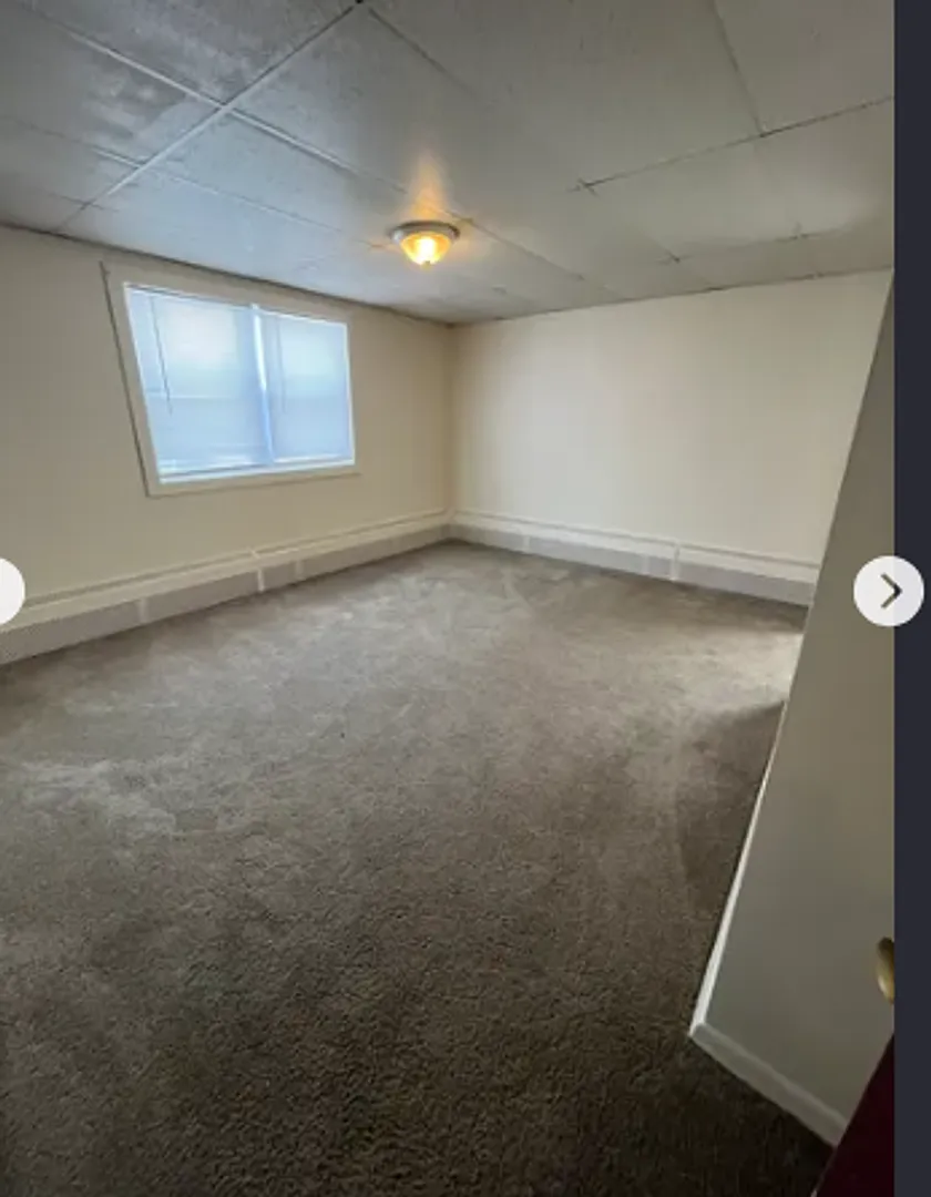 Studio and 1 bedroom units — Photo 3