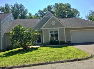 9 Greenwich Ln #9, Avon, CT 06001