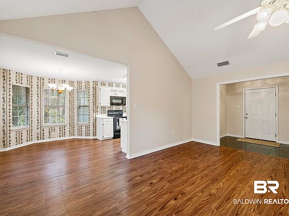 5th image of 102 Avon Cir E