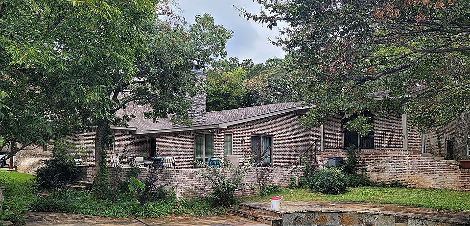 1st image of 201 Wild Oak Ln