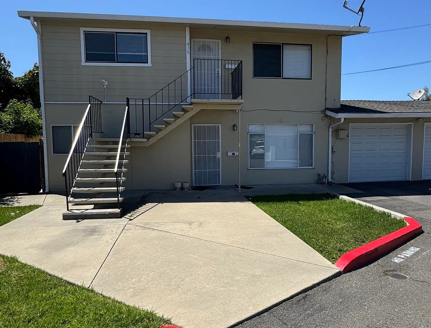 2 bed, 875 sqft, $2,350 — Photo 1