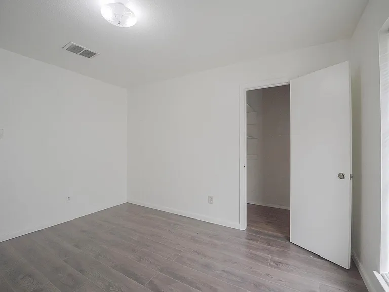 9811 Mango St — Photo 25