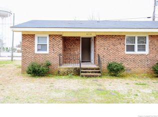 979 Domain Dr, Fayetteville, NC 28311