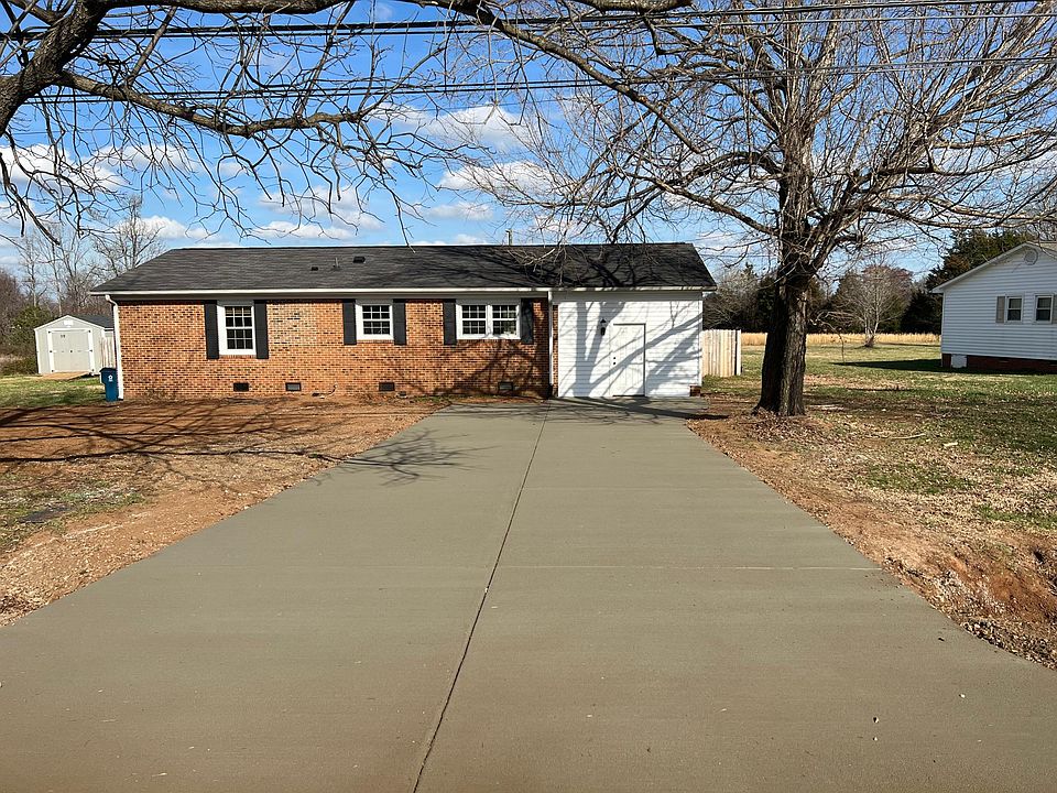 1st image of 119 Moss Dr