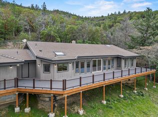 465 Strawberry Hill Ln, Jacksonville, OR 97530