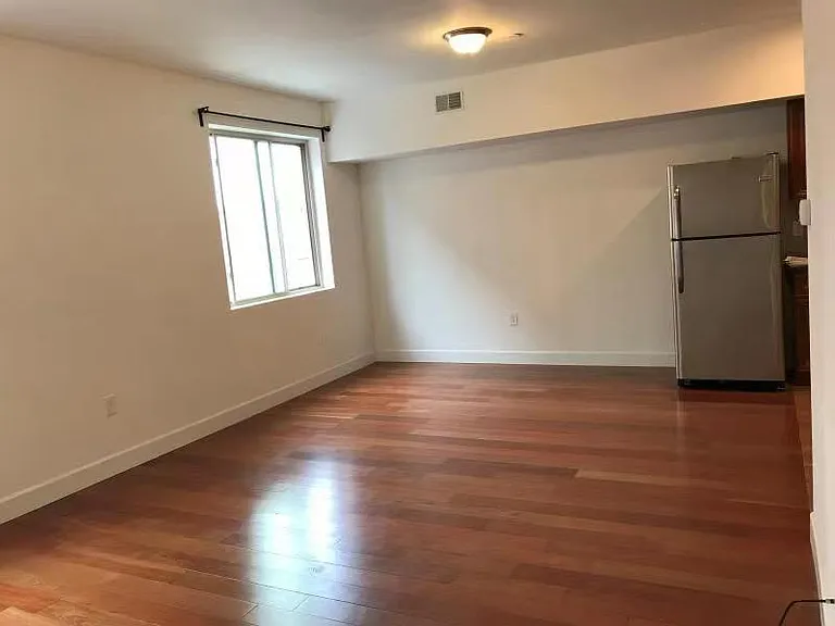 1028 Wood St #3R — Photo 10