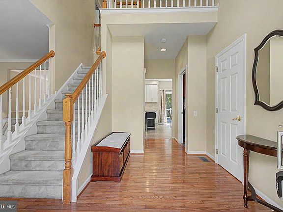 4th image of 6 Stirling Dr