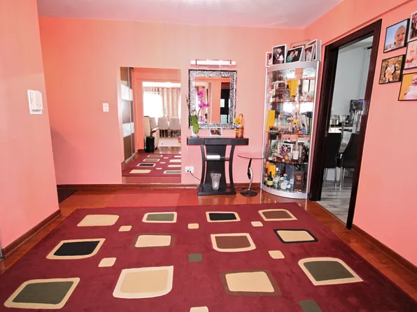 2209 Knapp Street image 2 of 18