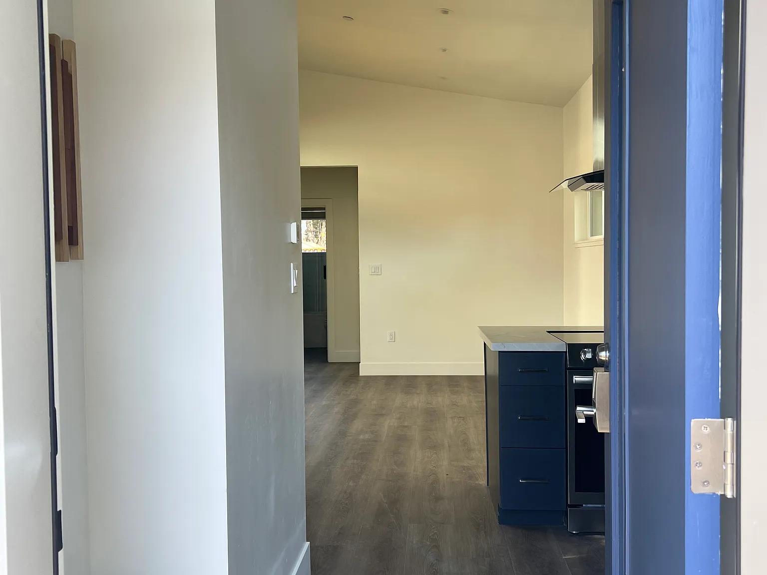 3 bed, 997 sqft, $5,500 — Photo 3