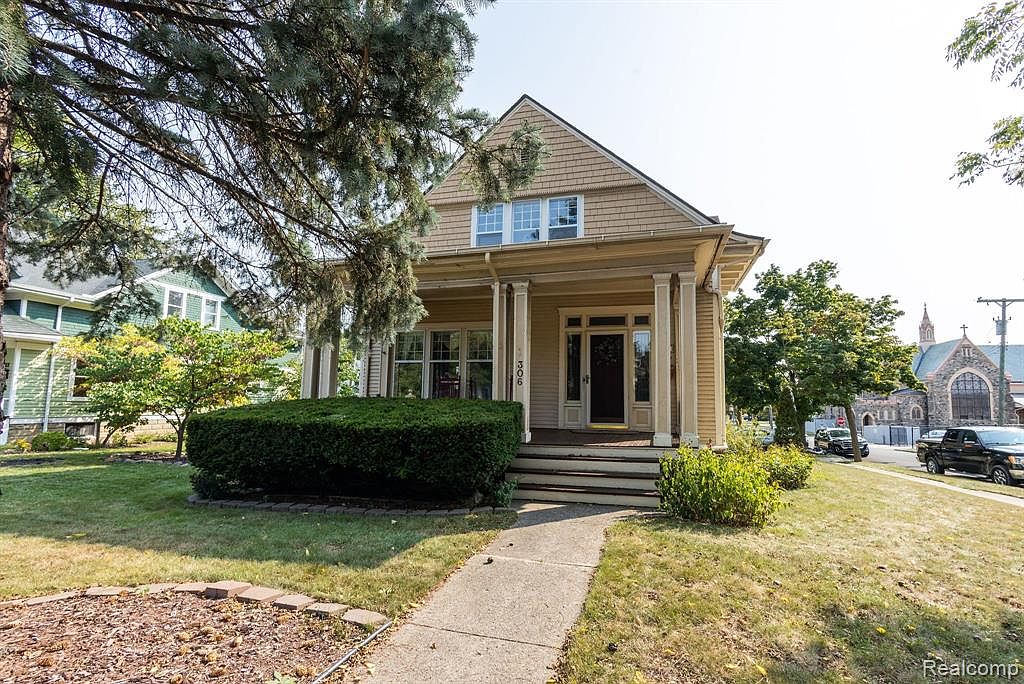 306 N Main St, Lapeer, MI 48446 Zillow