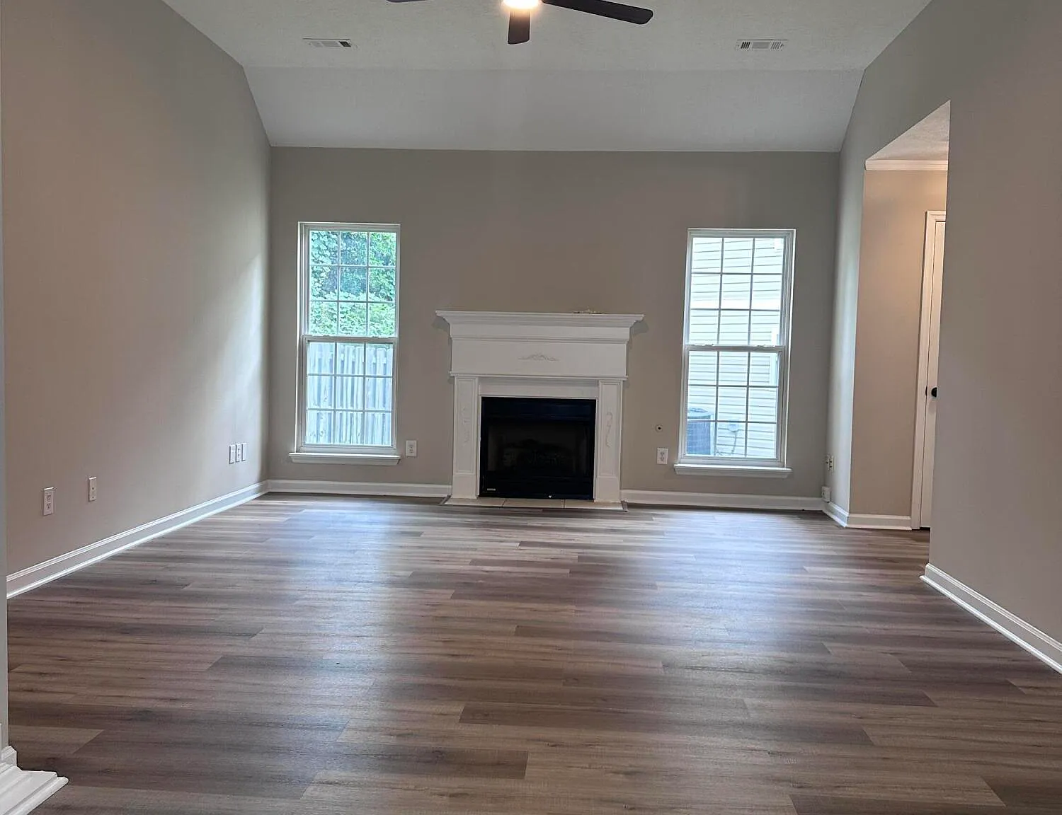 3 bed, 2.0 bath, 1351 sqft, $2,200 — Photo 4