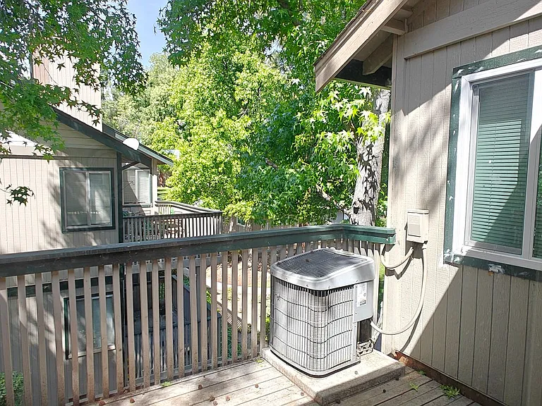 1023 Chadwick Cir — Photo 13