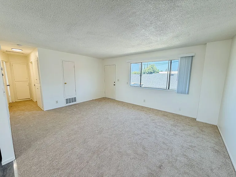 203 W Benjamin Holt Dr — Photo 18
