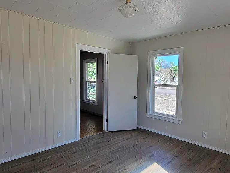 826 Forest Ave — Photo 12