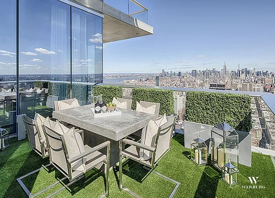 Sold by Warburg | media 30