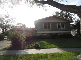 6300 Victoria Dr, Oak Forest, IL 60452