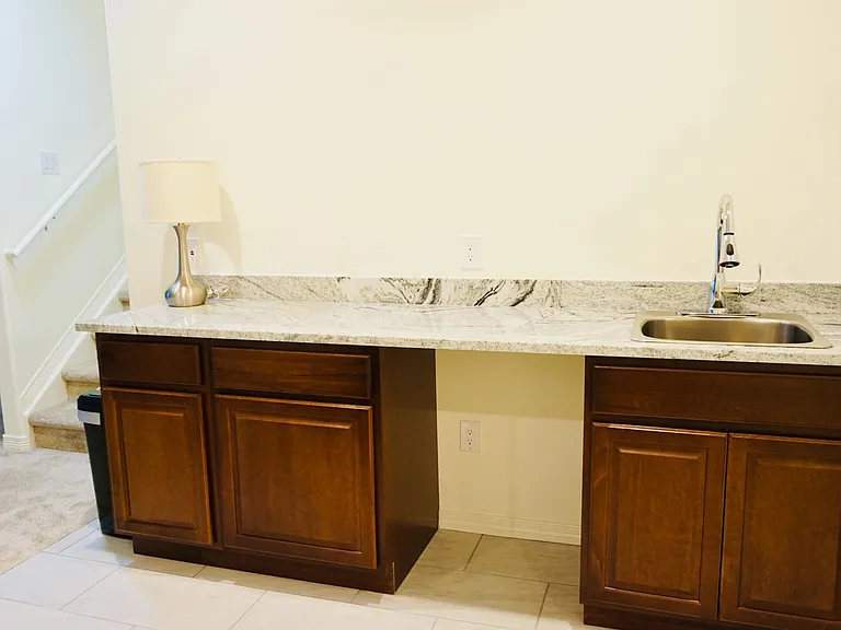 Finished basement (wet bar)