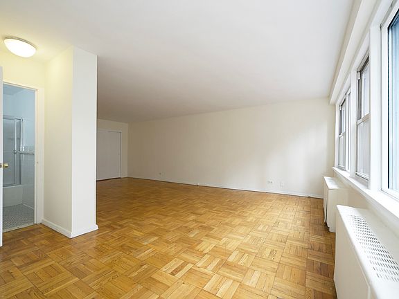 2nd image of 155 E 34th St APT 4M