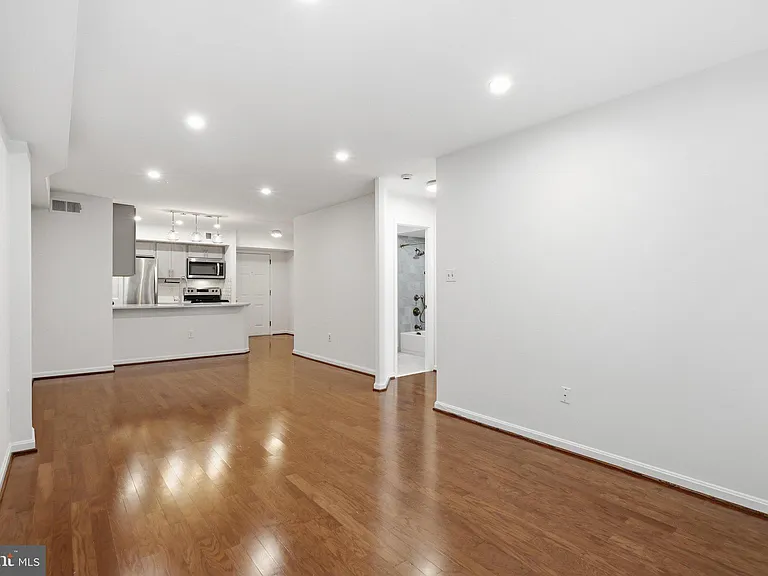 1029 N Stuart St #216 — Photo 7