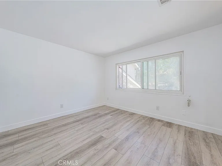 1650 S Campus Ave #17 — Photo 16