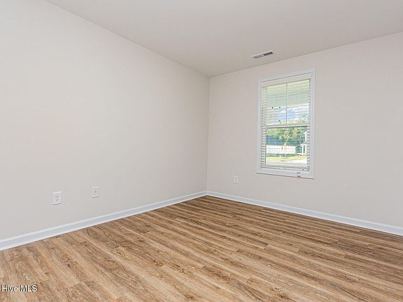 5th image of 82 W Emily Gardens Drive