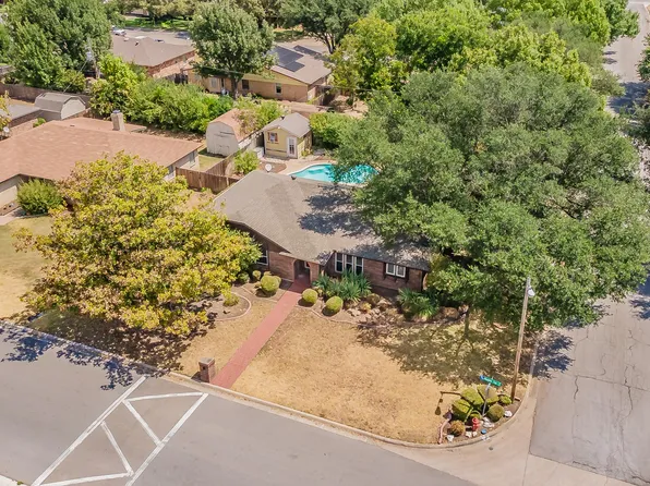 5500 Meadow Oak Dr, Fort Worth, TX 76180