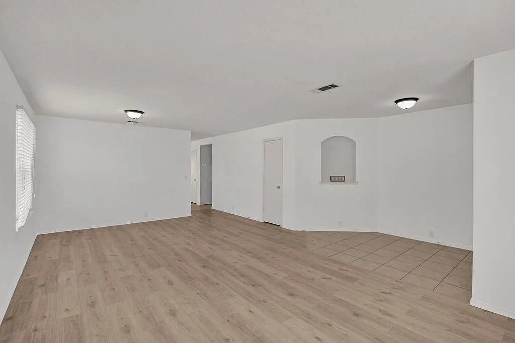 3 bed, 1975 sqft, $1,800 — Photo 4