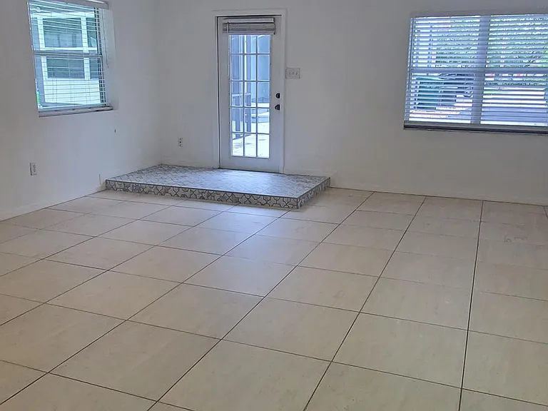3911 W Morrison Ave #1 — Photo 5