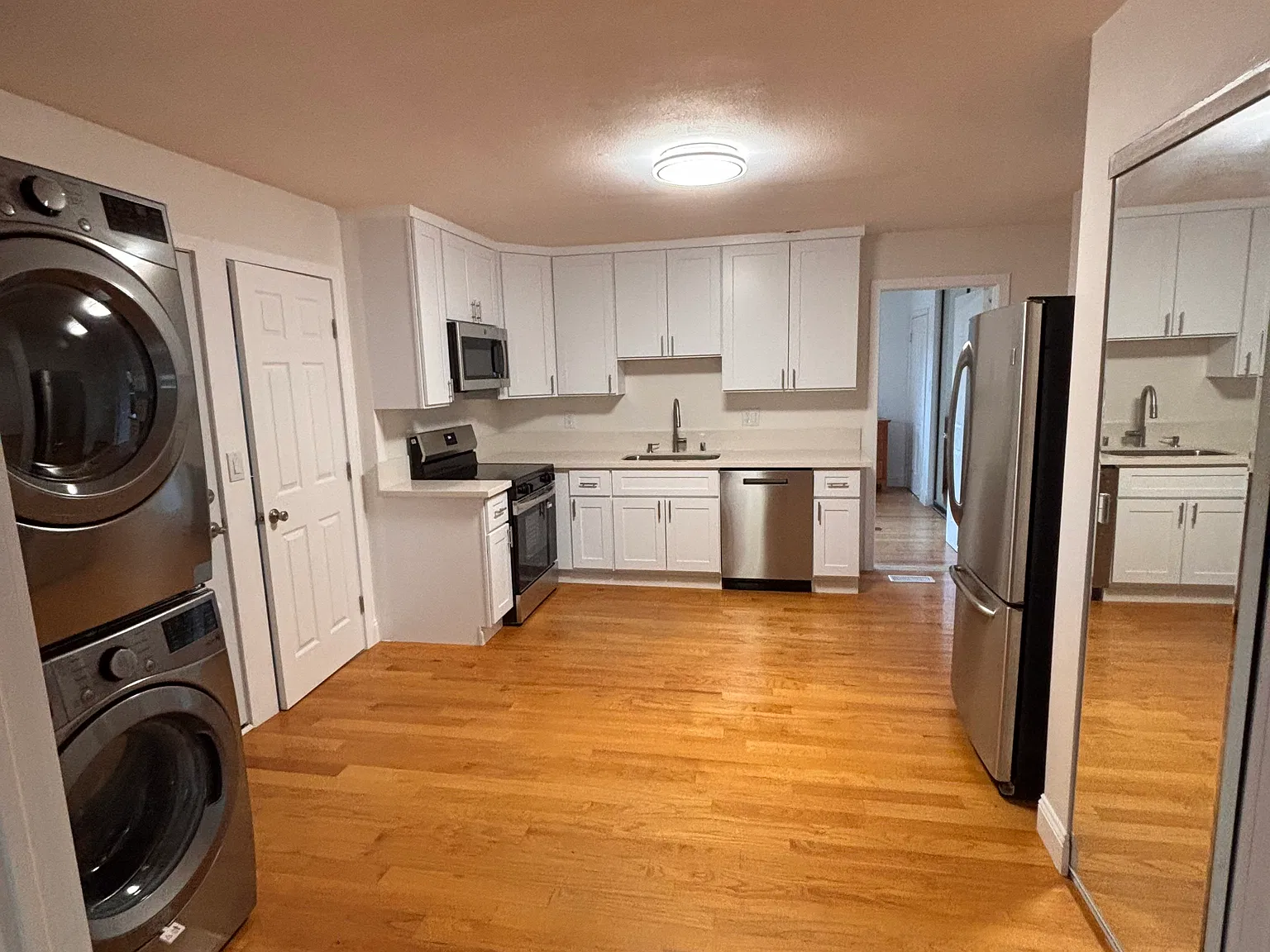 2 bed, 670 sqft, $3,500 — Photo 4