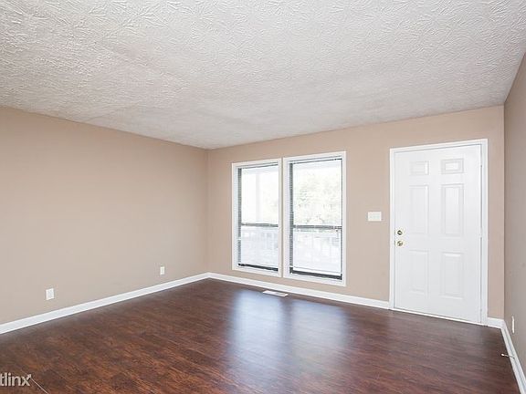 5th image of 1535 Springwood Dr SE