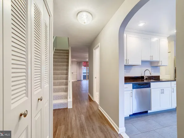 1705 S Hayes St #2, Arlington, VA 22202