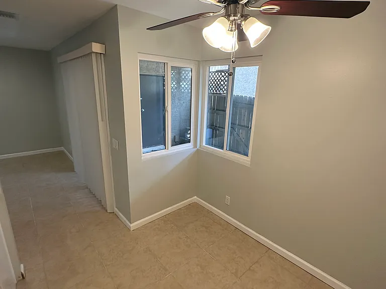 2020 E Grand Ave #H29 — Photo 3