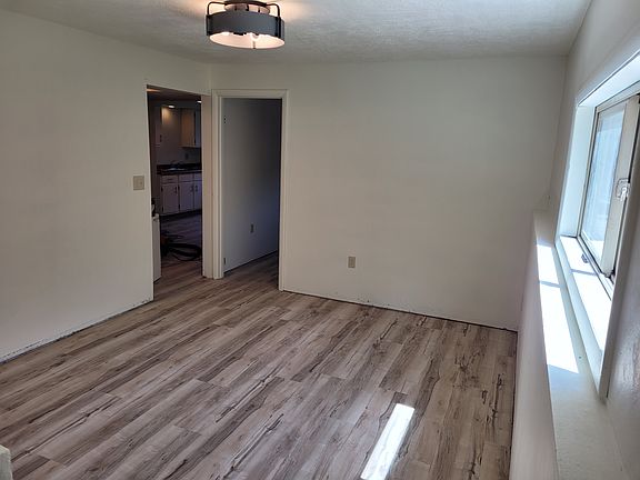 4th image of 520 N 19th Ave #B