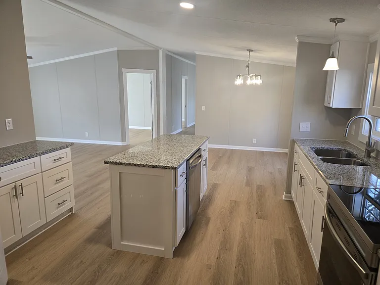 223 E Park Ave — Photo 4