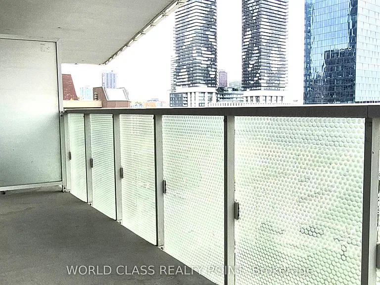 15 Queens Quay E #724 — Photo 8