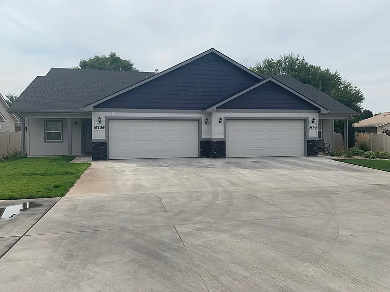 8728 W Northview St — Photo 1