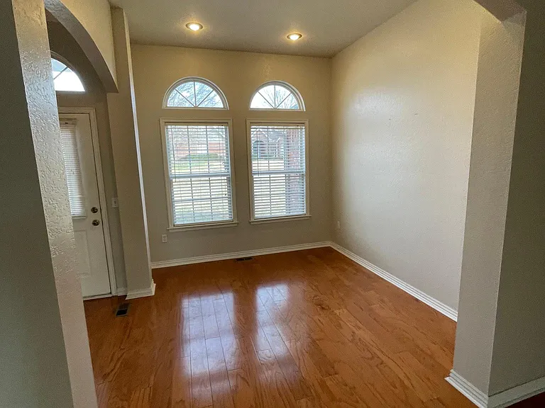3666 Tara St — Photo 13