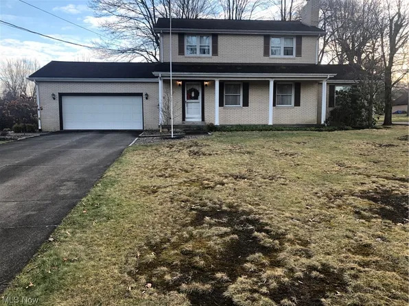 923 Dogwood Dr, Hubbard, OH 44425