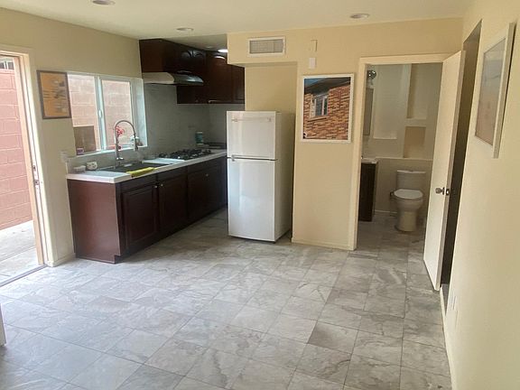 4th image of 7453 Mason Ave