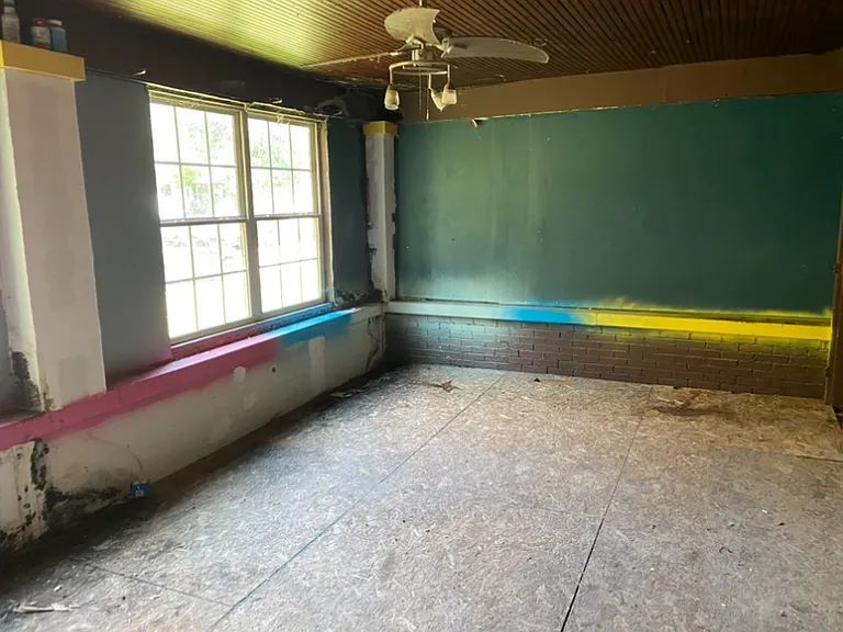 115 N Cherry St — Photo 6