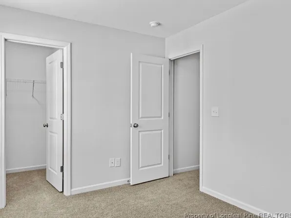 815 Old Angus Ln, Spring Lake, NC 28390