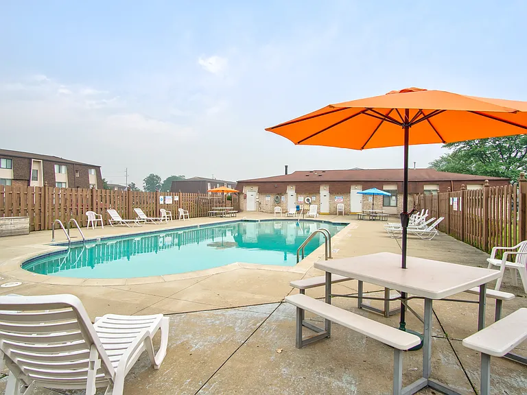 Marianne Manor Apartments — Photo 31