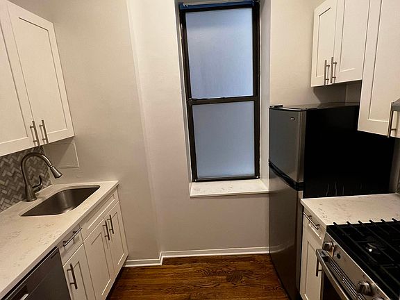 5th image of 57 E 95th St