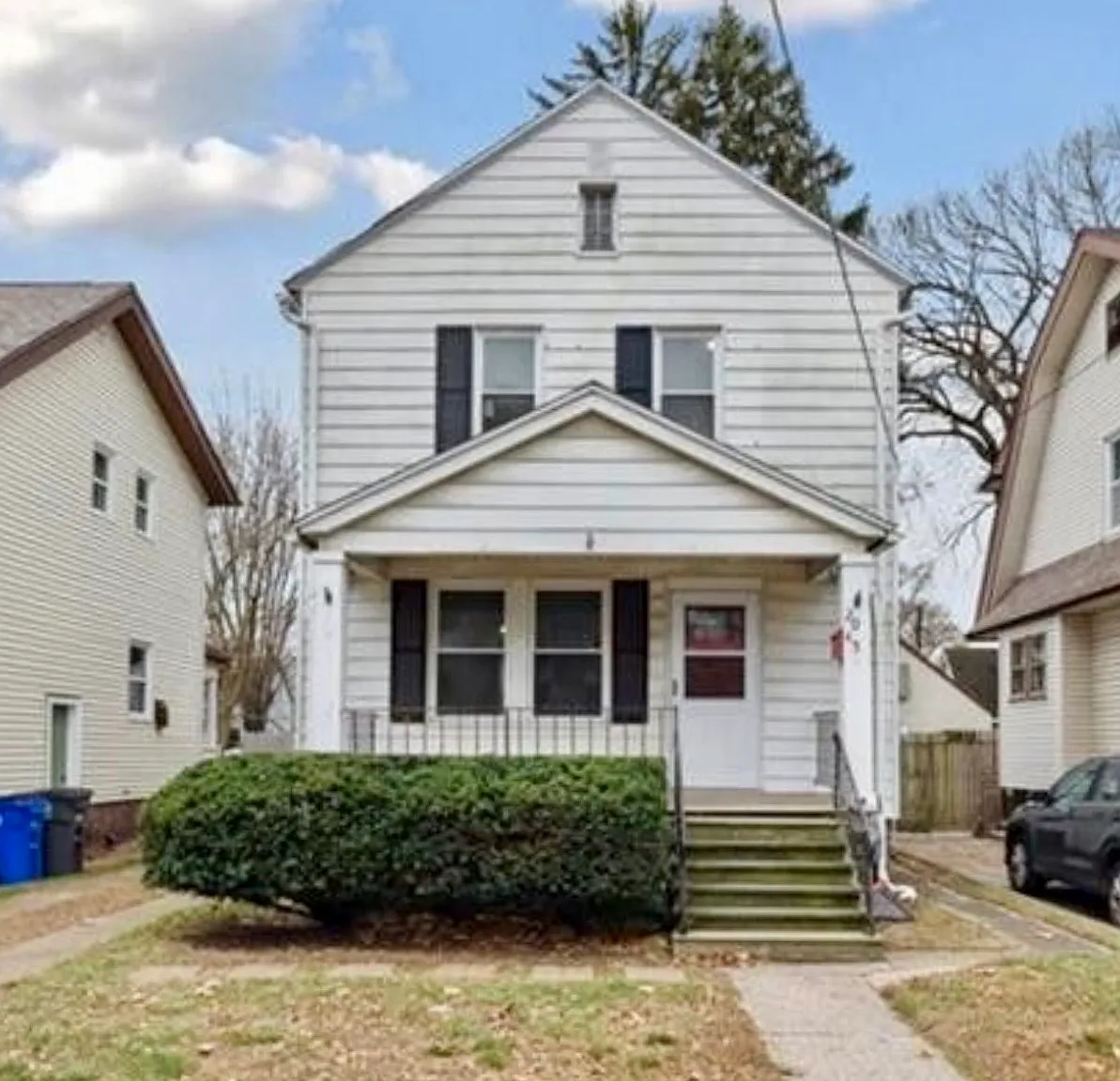 3 bed, 1128 sqft, $1,350 — Photo 1